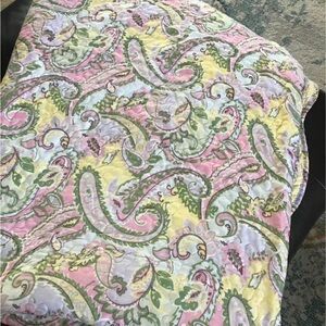 Reversible twin quilt